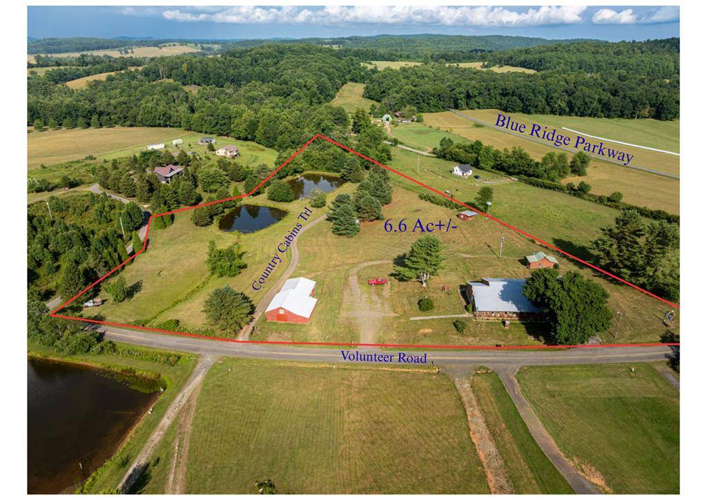 Annotated aerial of the inn property outlined in red with